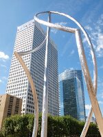 Paris: La Défense, Bürotürme, Himmel blau