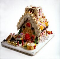 House shaped gingerbread decoration