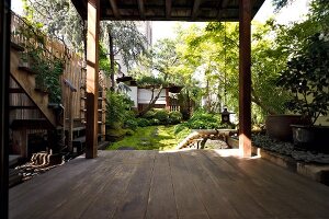 Japanese style garden on terrace, New York, USA