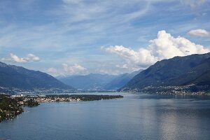 Blick auf den Lago Maggiore und Ascona, Tessin, Schweiz