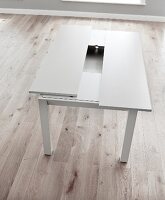 Resizing white dining table made of wood