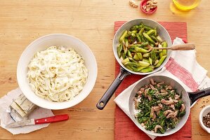 Beef fillet in spinach and tagliatelle al gorgonzola with asparagus