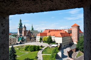 Polen: Krakau, Wawel, Königsschloss, Kirchtürme, Platz