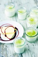 Joghurtparfait mit Holundersauce & Holunderblütencreme mit Limette