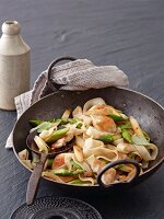 Stir-fried asparagus with rice noodles and chicken breast