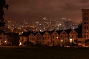 Alamo Square Postcard Row and San Francisco skyline, San Francisco, California, USA