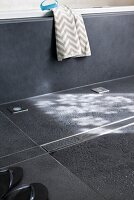 Badezimmer, Mini-Spa, Detail, Fußboden, Steinzeugplatten, schwarz