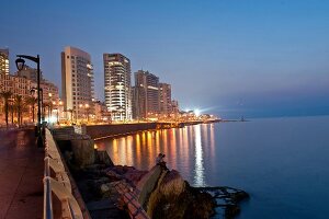 Beirut, Skyline und Uferpromenade Corniche El-Manara, Strand