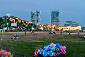 Sri Lanka, Colombo, Galle Face Green Ballons, Dämmerung, Lichter