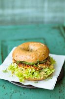 Veggi-Burger mit Senfmayonnaise