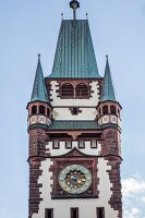 Freiburg, Gebäude und Martinstor, Froschperspektive