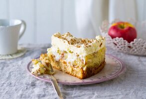 Apple strudel cake with cream
