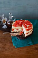 Mini-grapefruit cheesecake with patula on cake stand