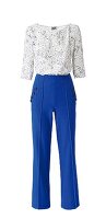 Bluse, blaue Hose im Matrosen-Stil 