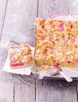 Rhubarb crumble tray bake cake