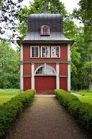 Orellen, Lettland, Herrenhaus im Barockstil, aussen, Teehaus