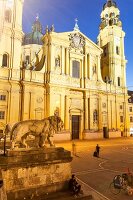 Deutschland, München, Odeonsplatz mit der Feldherrenhalle