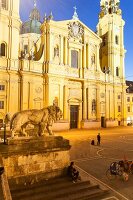 Deutschland, München, Odeonsplatz mit der Feldherrenhalle