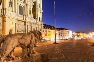 Deutschland, München, Odeonsplatz mit der Feldherrenhalle