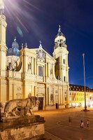 Deutschland, München, Odeonsplatz mit der Feldherrenhalle