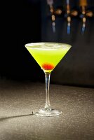 Green Apple Martini in einer Bar