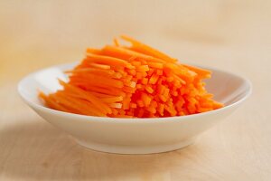 Karotten in Streifen geschnitten