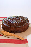 Frisch glasierte Sachertorte