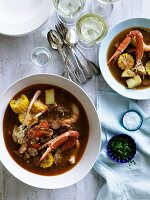 Frogmore stew (stew with fish, seafood, vegetables, sausage and corn, USA)