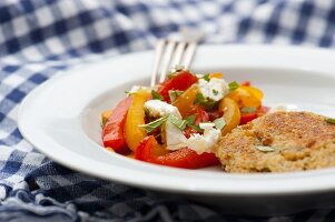 Bulgur burgers with pepper salad