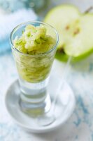 A homemade apple and honey facemask to prevent acne