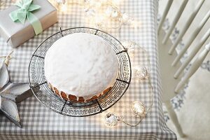 Sponge cake with icing sugar