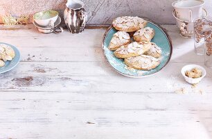 Shortcrust moons with flaked almonds