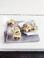 Vanilla and raisin fudge