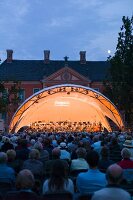 An open air concert in the grounds of Schloss Bothmer in Klütz, part of the MV festival, orchestra with Justus Franz