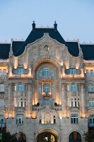 Das Hotel 'Four Seasons' in dem prunkvollen Gebäude des Gresham Palastes in Budapest, Ungarn (Ausschnitt)