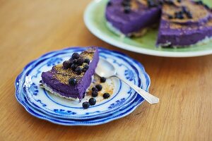 Blueberry cheesecake made from cashew nuts