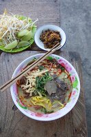 Nudel-Curry-Suppe mit Rindfleisch (Nord-Thailand)