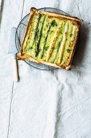Asparagus tart with pesto