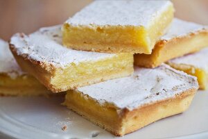 Lemon slices with icing sugar