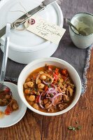 Pepper and minced meat stew with chickpeas to take away