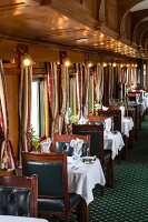 Speisewagen in dem Luxuszuges Rovos Rail (Fahrt von Durban nach Pretoria)