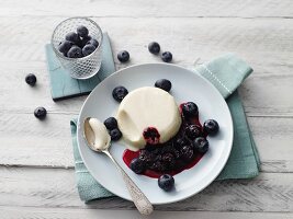 Yoghurt panna cotta with moringa blueberries