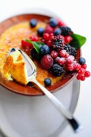 Crème brûlée with berries