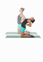 Camel (yoga) – Step 1: kneel, hands in the small of the back – Step 2: tip pelvis forward, head back