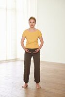 Breathing regulation (Tiaoxi, Qigong) – Step 1: basic position, hands in front of lower torso