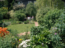 General view of the towel garden seen from the house