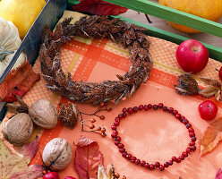 Beech and rose hip wreaths (3/3)