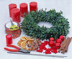 Advent wreath made of boxwood with red candles (1/5)