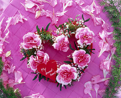 Oasis heart with pink-white carnations: 3/3