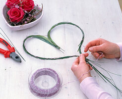 Rose arrangement in heart bowl (4/5)